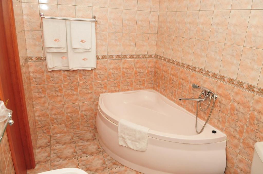 Hotel Emma Est クラヨーヴァ 部屋 写真